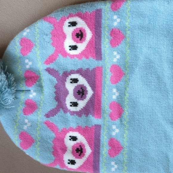 Loungefly Beanie Pom Pom Knitted Warm Hat Alpacas Hearts Design - Picture 2 of 8